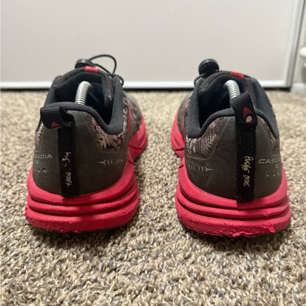 Brooks cascadia 16 Black and Red Athletic Shoes - Picture 5 of 9